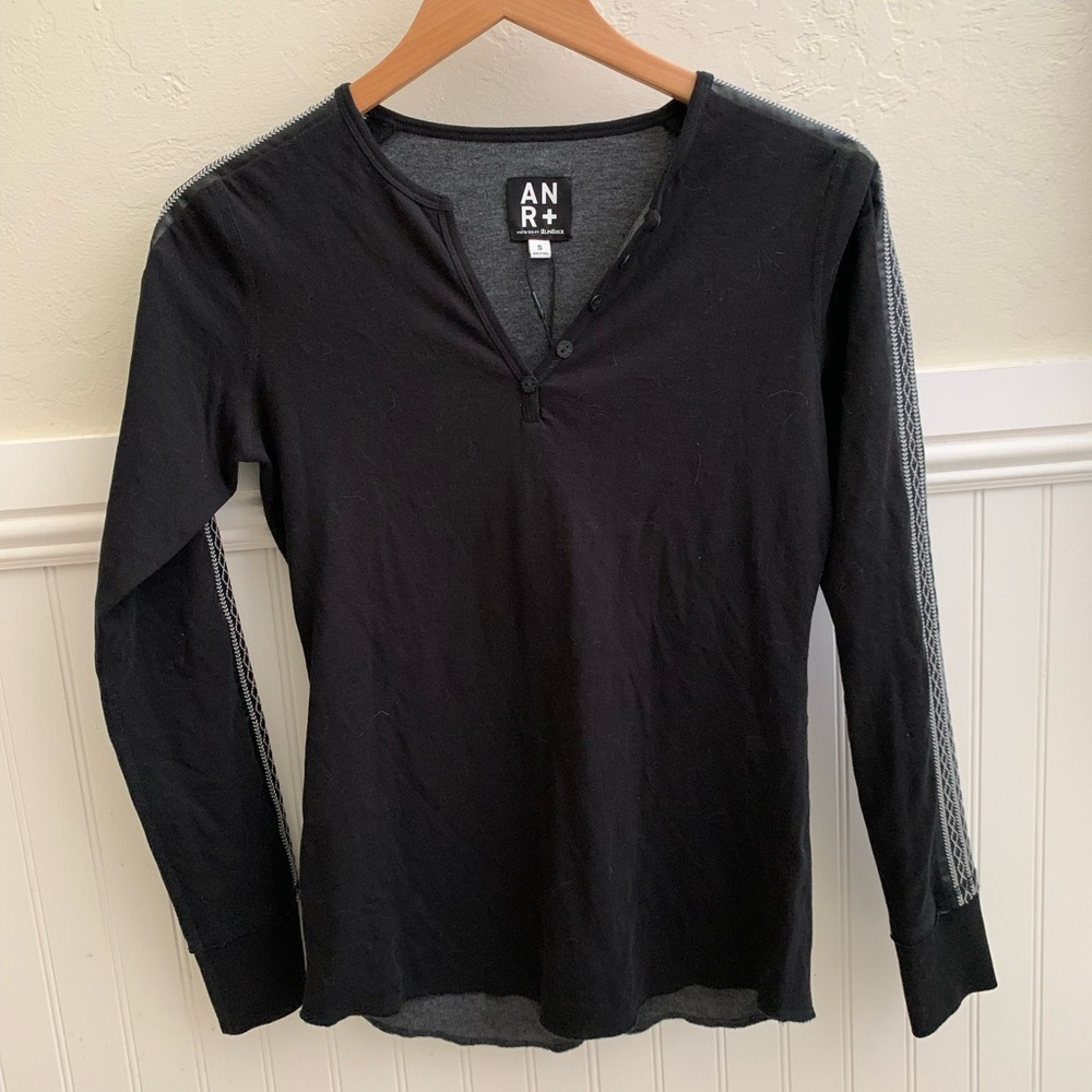 Alp n Rock. Women’s Henley. Size Small